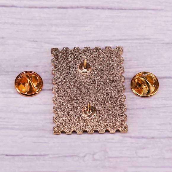 Harry Potter Hogwarts Castle Enamel Pin - Picture 2 of 2